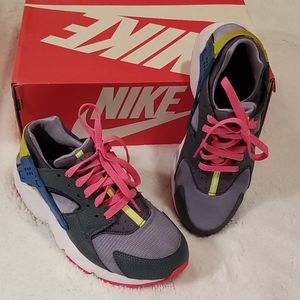 ‼️ SALE ‼️ EUC Nike Huarache GS